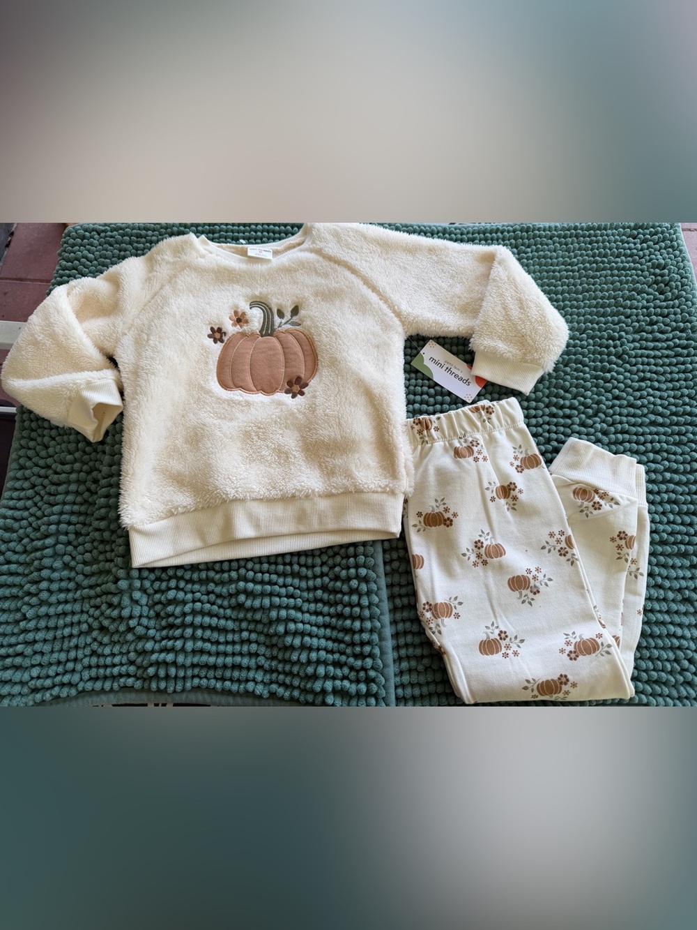 Mini Threads baby cream pumpkin fleece sweater and pants set 4T nwt